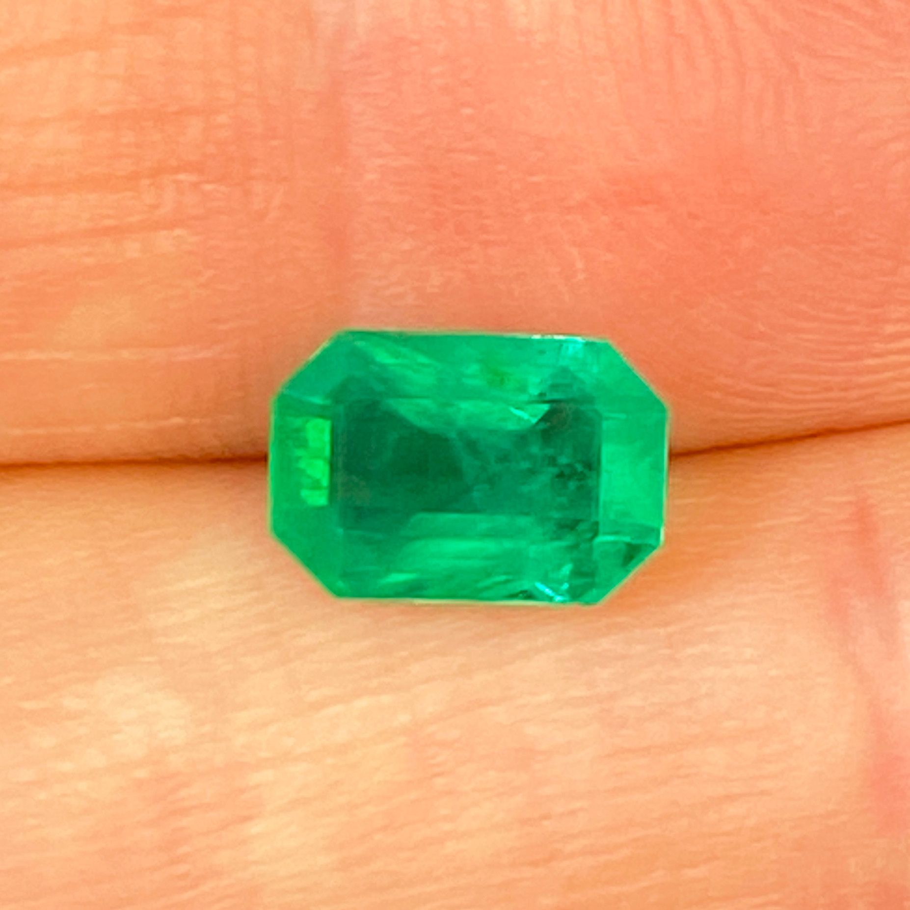 EEAJ2360 | Color Source Gems